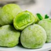 Веганский десерт моти из клейкой рисовой муки — домашние сладости с чаем матча